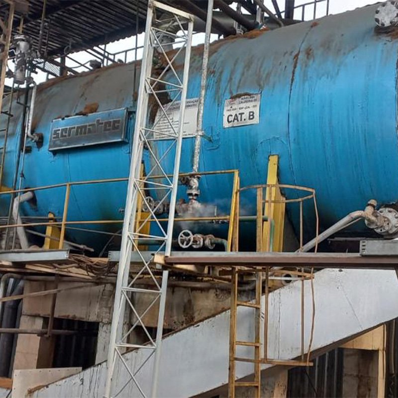 Caldeira Sermatec <br> • Capacidade: 12.000 kg/h <br>• Pressão: 10 bar